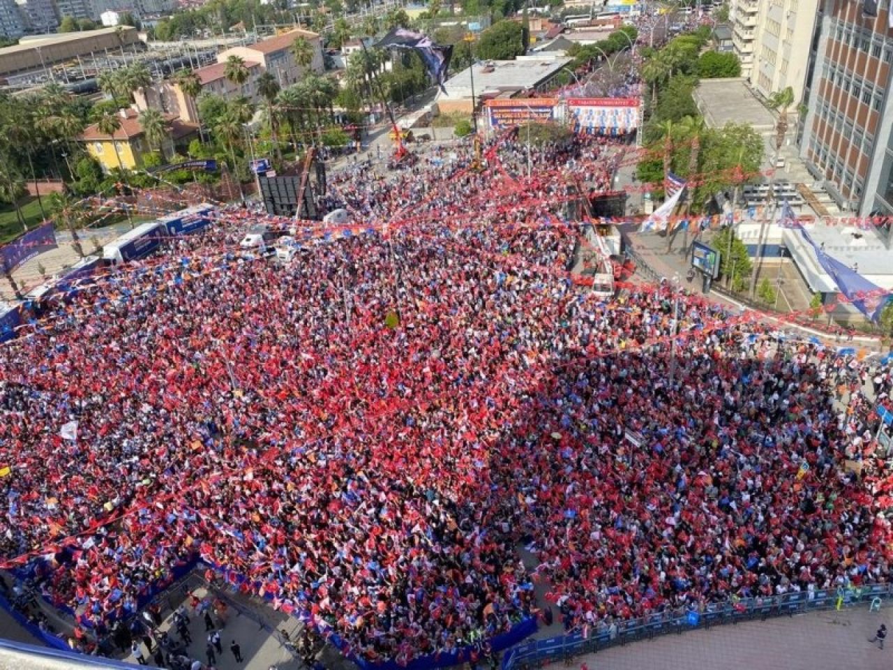 Recep-Tayyip-Erdogan-Adana-Miting-Kalabaligi.jpeg