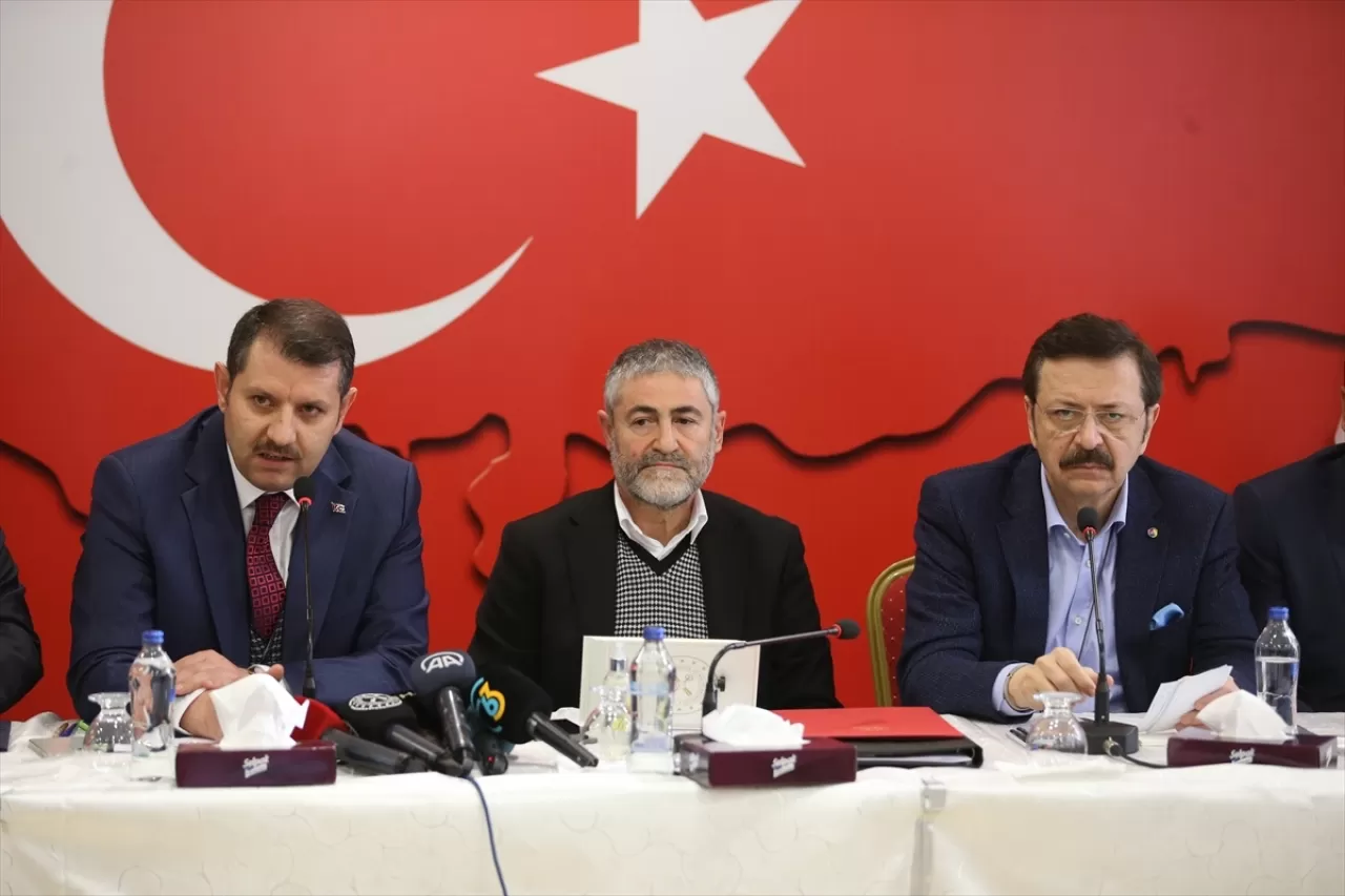 hazine-ve-maliye-bakani-nureddin-nebati-rifat-hisarciklioglu.webp
