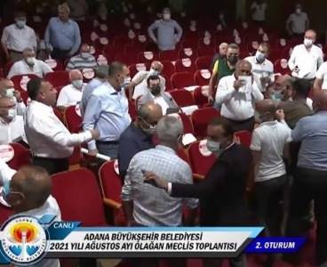 Adana Büyükşehir Belediye Meclisi'nde söz hakkı kavgası