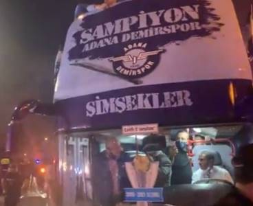 Şampiyon tesislere geldi