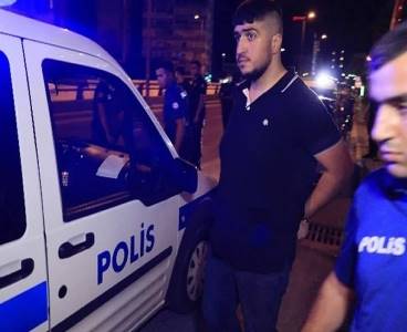 Adana'da bar çıkışı silahlı kavga: 3 yaralı