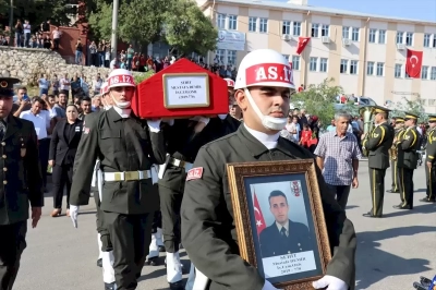 Şehit Uzman Onbaşı Mustafa Demir toprağa verildi