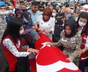 Ateş düştüğü yeri yakıyor