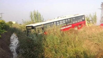 Otomobil belediye otobüsüyle kafa kafaya çarpıştı: 1 ölü