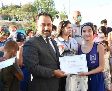 Sarıçam'da yaz spor okuluna katılanlara sertifikaları verildi