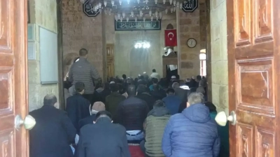 Adana’daki camilerde Filistin için dua edildi