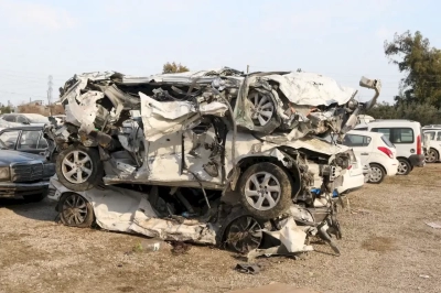 Enkazdan çıkarılan araçlar resmi evraklarla teslim ediliyor