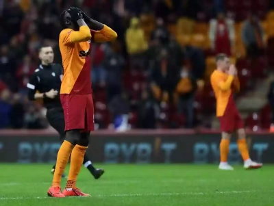 Galatasaray evinde Başakşehir ile berabere kaldı