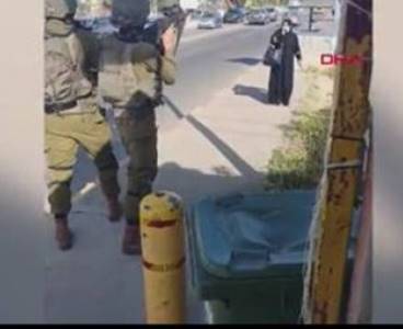 İsrail askerleri yaşlı kadını sokak ortasında böyle katlettiler