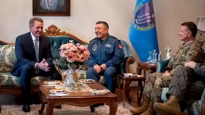 Abd Ankara Büyükelçisi Jeff Flake, İncirlik’te