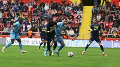 Fenerbahçe, Kayserispor'u deplasmanda 4-0 mağlup etti