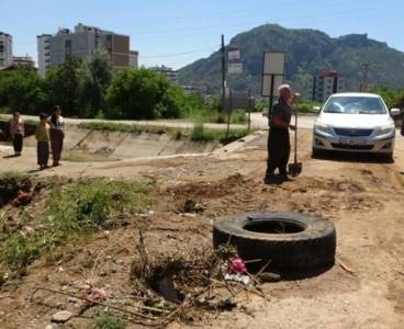 Kozan’da selin yaraları sarılıyor