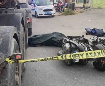 Motosiklet sürücüsü beton mikserinin altında kaldı