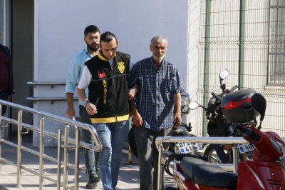 Benden sürekli para isteyip darp ediyordu, bende öldürdüm