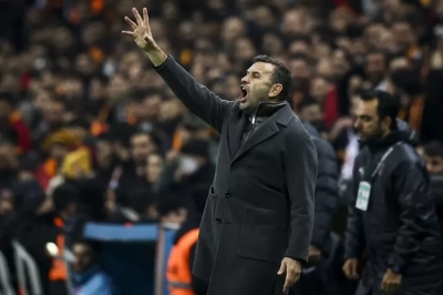 Okan Buruk’tan tarihi başarı