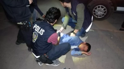 Yardıma gelen 112 acil ekiplerine saldırdı