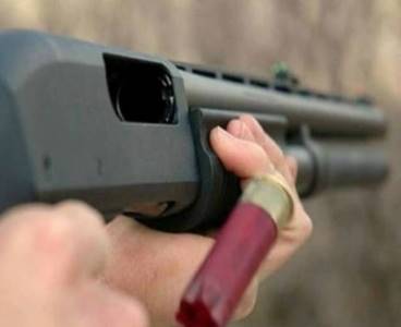Feke'de tartıştığı komşularına av tüfeğiyle saldırdı: 1 ölü