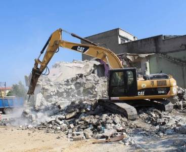 Sinanpaşa'da Yıkımlar Devam Ediyor