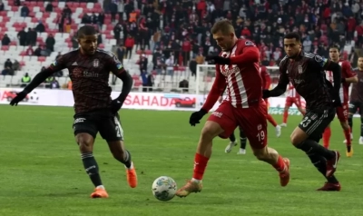 Beşiktaş, Sivasspor’a mağlup olarak zirve yarışından koptu