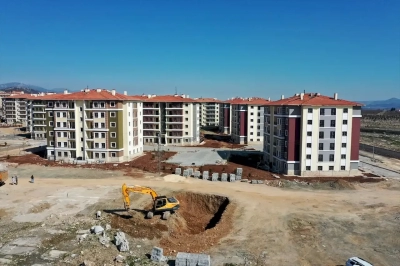 Murat Kurum: İlk etapta yapılacak toplu konutlar için ilk kazma vuruldu