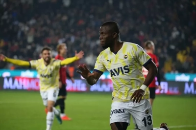 Fenerbahçe zirve yarışını sürdürdü