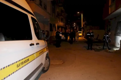 Adana’da 2 aylık bebeğin ölü bulunduğu evi benzin dökerek yaktılar