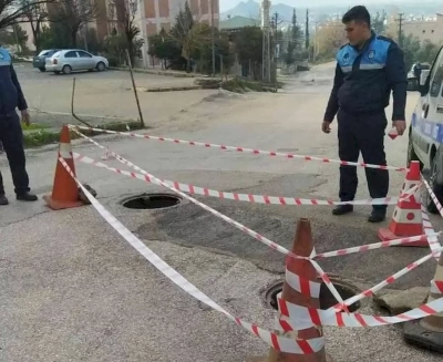 Kozan'da hırsızlar rögar kapaklarını çaldı