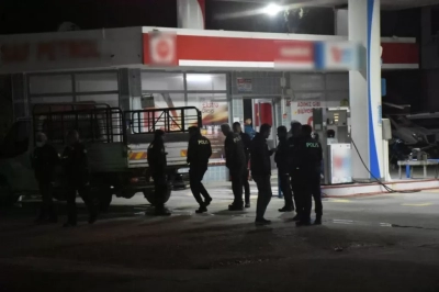 Akaryakıt istasyonuna kalaşnikof ile ateş açtılar: 1 ölü