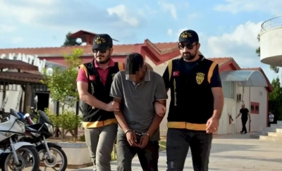 Cam silen genç, kendisini görüntüleyen sürücüyü taciz etti