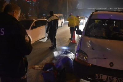 Karşıdan karşıya geçmek isteyen kadınlara araba çarptı: 1 ölü, 1 yaralı