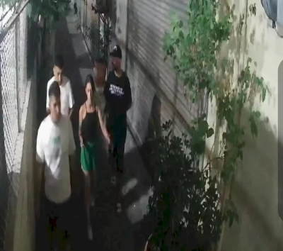 Kadın otostop yaparak aracı durdurdu, arkadaşları şoförü gasp etti