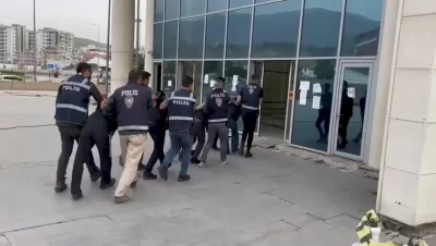 İskenderun’da hasarlı binalardan hırsızlık yapan 4 şüpheli yakalandı