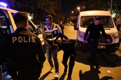 Polisi ezip kaçmak isteyen hükümlü aracının lastiğine ateş edilerek yakalandı