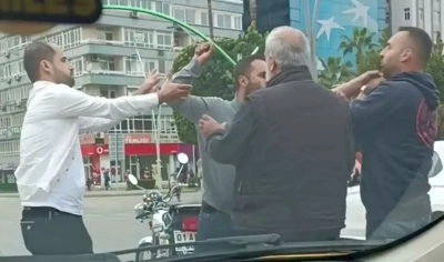 Adana’da bıçaklı yol verme kavgası