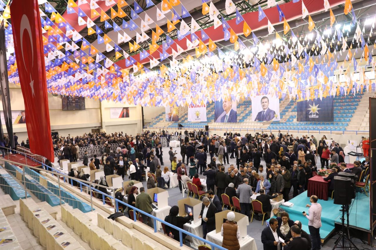 Ak-Parti-Adana-Temayul-Yoklamasi-Salon.jpeg