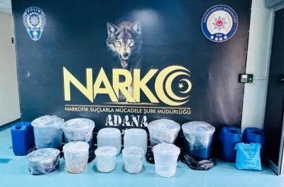 205 litre sıvı metamfetamin ele geçirildi