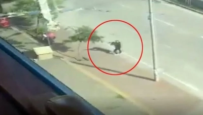 Ak Parti Çukurova İlçe Binası Kurşunlandı