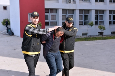 Adana’da cezaevinden çıkan şahıs husumetlisine silahlı saldırı düzenledi, arkadaşı öldü