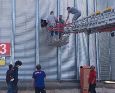 Bakım için girdiği siloda buğday yığınına gömülen teknisyen öldü