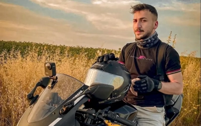 Sosyal medya fenomeni Kozan Yolu’nda motosikletiyle kaza yaparak can verdi