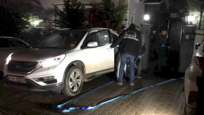 Tartıştığı doktorun aracını kurşunladı