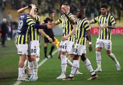 Fenerbahçe, geriye düştüğü maçta Başakşehir’i yendi