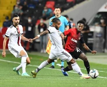 Adanaspor Gençlerbirliği maçında gol sesi çıkmadı