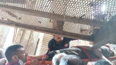 Hububat öğütme makinesine kapılan işçi kurtarıldı