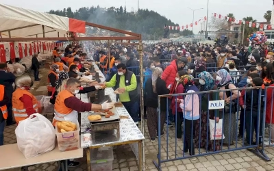 Sucuk Ekmek Festivali’nde 2 Ton Sucuk 15 Bin Kişiye İkram Edildi