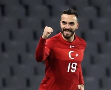 Beşiktaş Kenan Karaman'ı renklerine bağladı