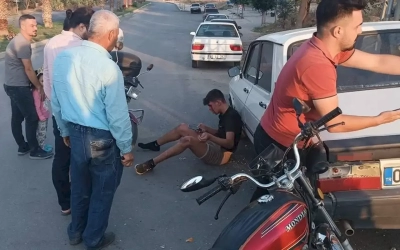 Kozan’da motor süren şahsı arı sokunca ağaca çarptı