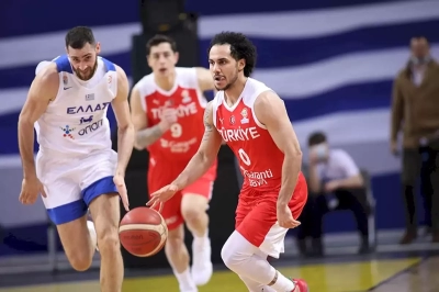 "12 Dev Adam" Atina'da Son Topta Kaybetti