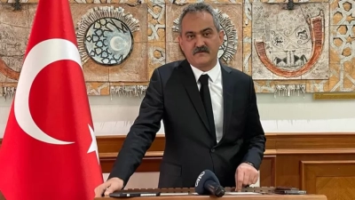 Depremden etkilenen 10 ilde okullar 2 hafta tatil edildi