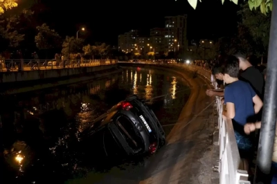 Mavi Bulvar’da otomobil sulama kanalına düştü: 1 ölü, 1 yaralı